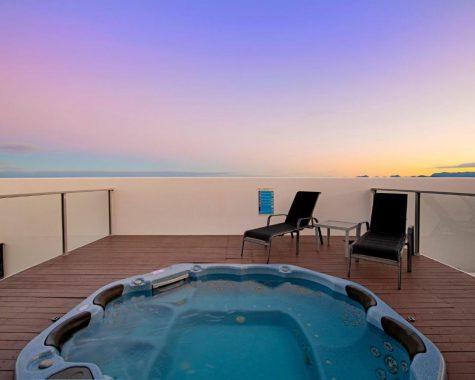 Luxury Broadbeach Penthouse with Private Rooftop Spa Sierra Grand